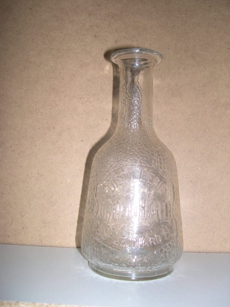 DISTILLERIE un Nouhaud de st leonard HV A - 23 cm